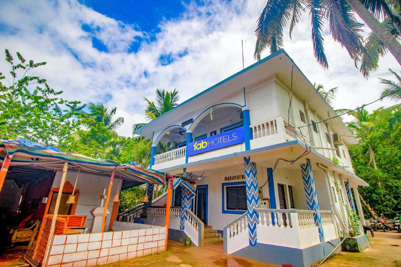 Fabexpress Saimax Hotel Morjim Exterior photo